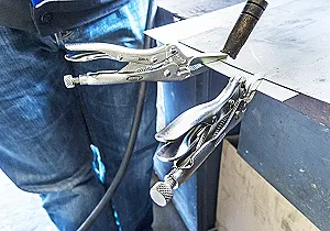 Захватные плоскогубцы VIGOR V1802 с длинными губками, разноцветные synthetic.ua - Фото 1