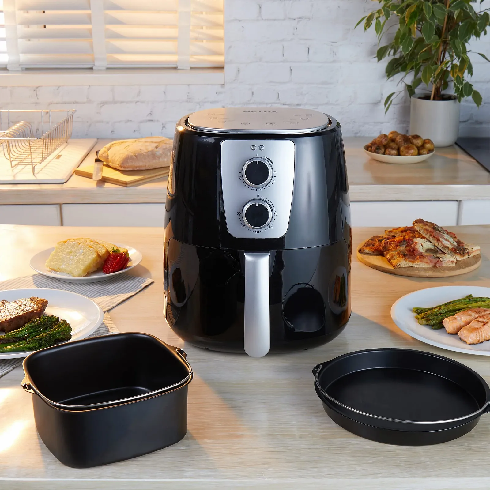 Мультипечь Petra PT5175VDEEU10 5.2 л 1300 Вт XL с формами для пиццы и кекса, фото №4 Мультипечь Petra PT5175VDEEU10 5.2 л 1300 Вт XL с формами для пиццы и кекса, фото №4
