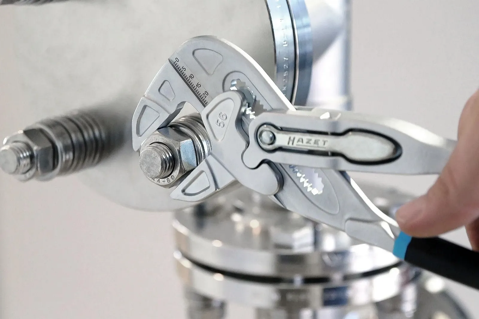 Ключ-клещи HAZET 762-26, Длина 260 мм, Быстрая регулировка с функцией рычага, Шаг фиксации 2,5 мм, 20 положений фиксации, Хромированные ножки клещей, Эргономичный, фото №6