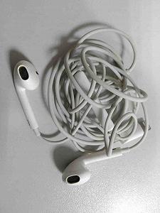Наушники и Bluetooth-гарнитуры Apple EarPods Lightning - Фото 1