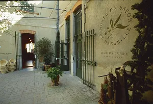 Крем для рук Marius Fabre Марсель Успокаивающий, антисептический и восстанавливающий 75 мл - Фото 1