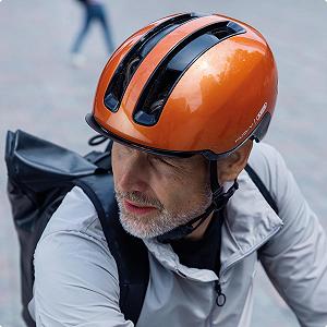 Шлем ABUS Urban HUD-Y с магнитным, перезаряжаемым LED задним фонарем и магнитной застежкой synthetic.ua - Фото 1
