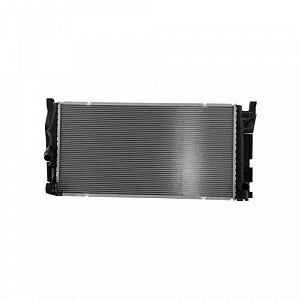 Радиатор охлаждения двигателя HELLA 8MK 366 301-931 synthetic.ua - Фото 1