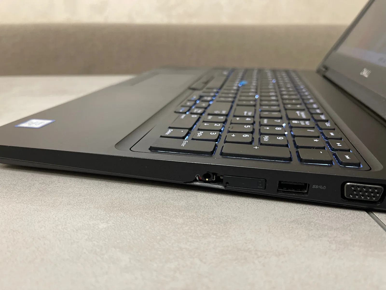 Ультрабук Dell Latitude 5590, 15,6" FHD IPS, i5-8350U, 16GB DDR4, 256GB SSD, фото №8 Ультрабук Dell Latitude 5590, 15,6" FHD IPS, i5-8350U, 16GB DDR4, 256GB SSD, фото №8