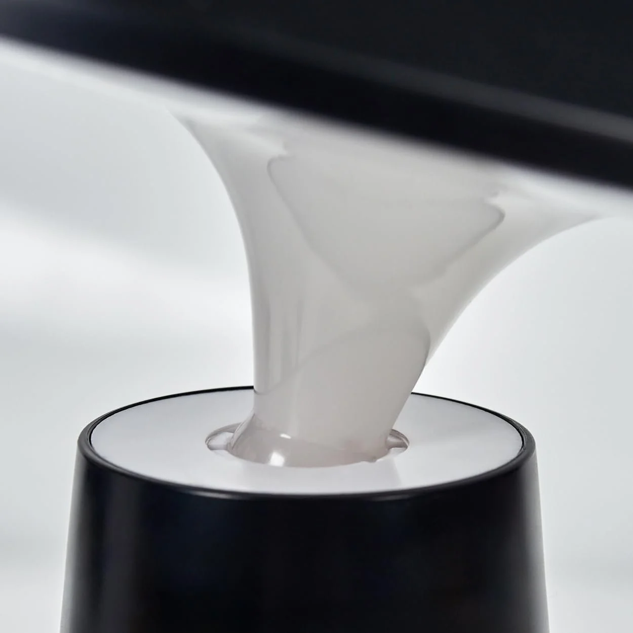 Світлодіодна настільна лампа HOFSTEIN Eryla Пластикова, Чорна/Біла/Прозора, Акумуляторна, Сенсорний димер, 1 Вт, 100 лм, фото №7