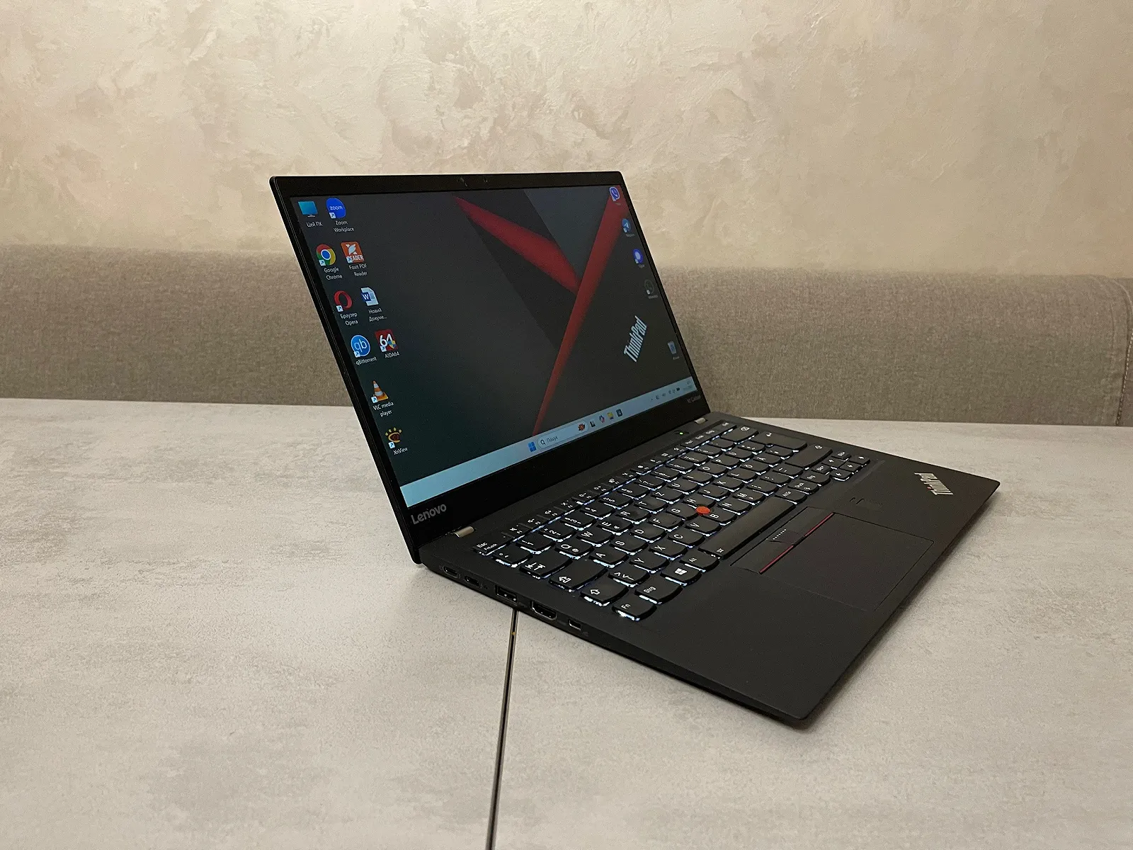 Ультрабук Lenovo ThinkPad X1 Carbon 4th Gen., 14" FHD IPS, i5-6300U, 8GB, 128GB SSD, фото №3 Ультрабук Lenovo ThinkPad X1 Carbon 4th Gen., 14" FHD IPS, i5-6300U, 8GB, 128GB SSD, фото №3
