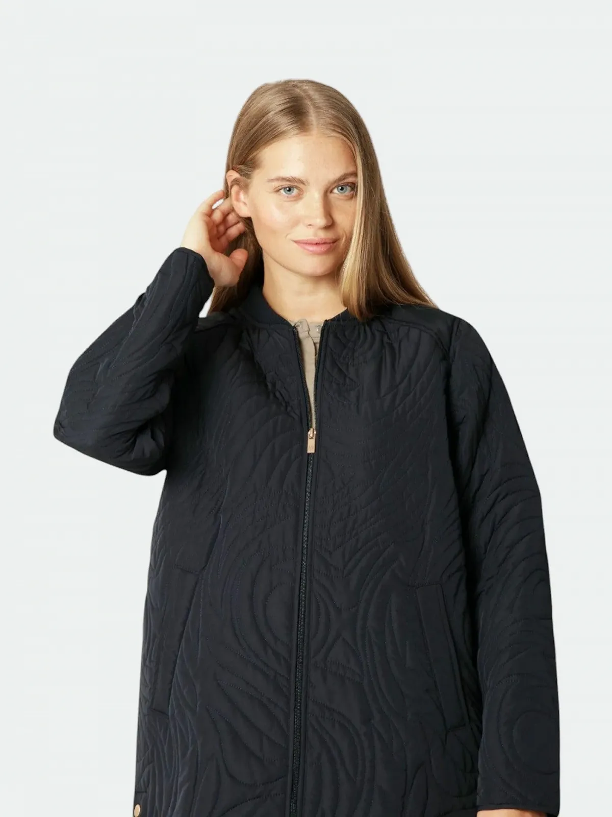 Стёганое пальто Ilse Jacobsen DUNE06 A-силуэта с боковыми разрезами и двухсторонней молнией, фото №6