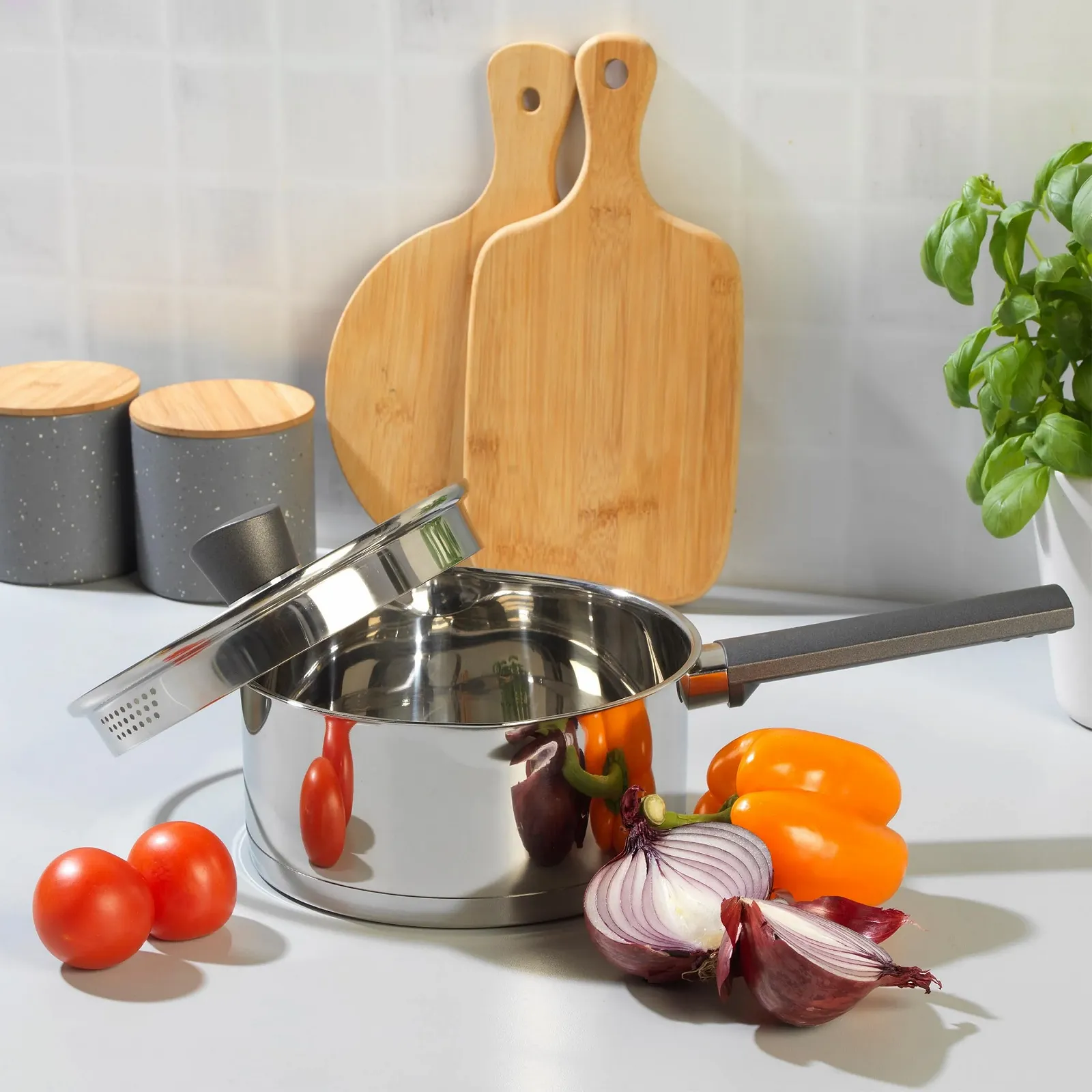 Кастрюля Russell Hobbs Excellence 18 см с крышкой 2 L Серебристый, фото №5 Кастрюля Russell Hobbs Excellence 18 см с крышкой 2 L Серебристый, фото №5