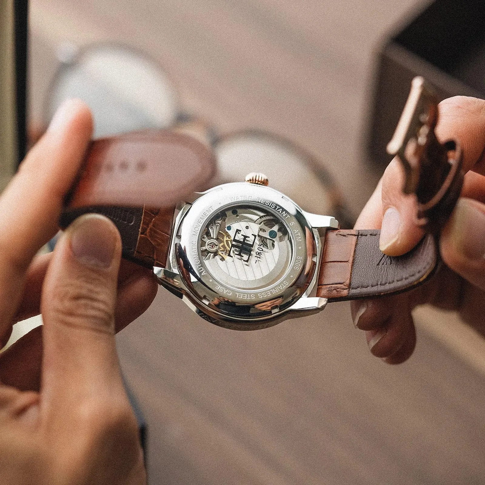 Мужские автоматические часы-скелетон Thomas Earnshaw 44 мм Long Double Time Zone Ремешок из нержавеющей стали 12-часовой индикатор Солнце-Луна и украшенный ротор, фото №6 Мужские автоматические часы-скелетон Thomas Earnshaw 44 мм Long Double Time Zone Ремешок из нержавеющей стали 12-часовой индикатор Солнце-Луна и украшенный ротор, фото №6