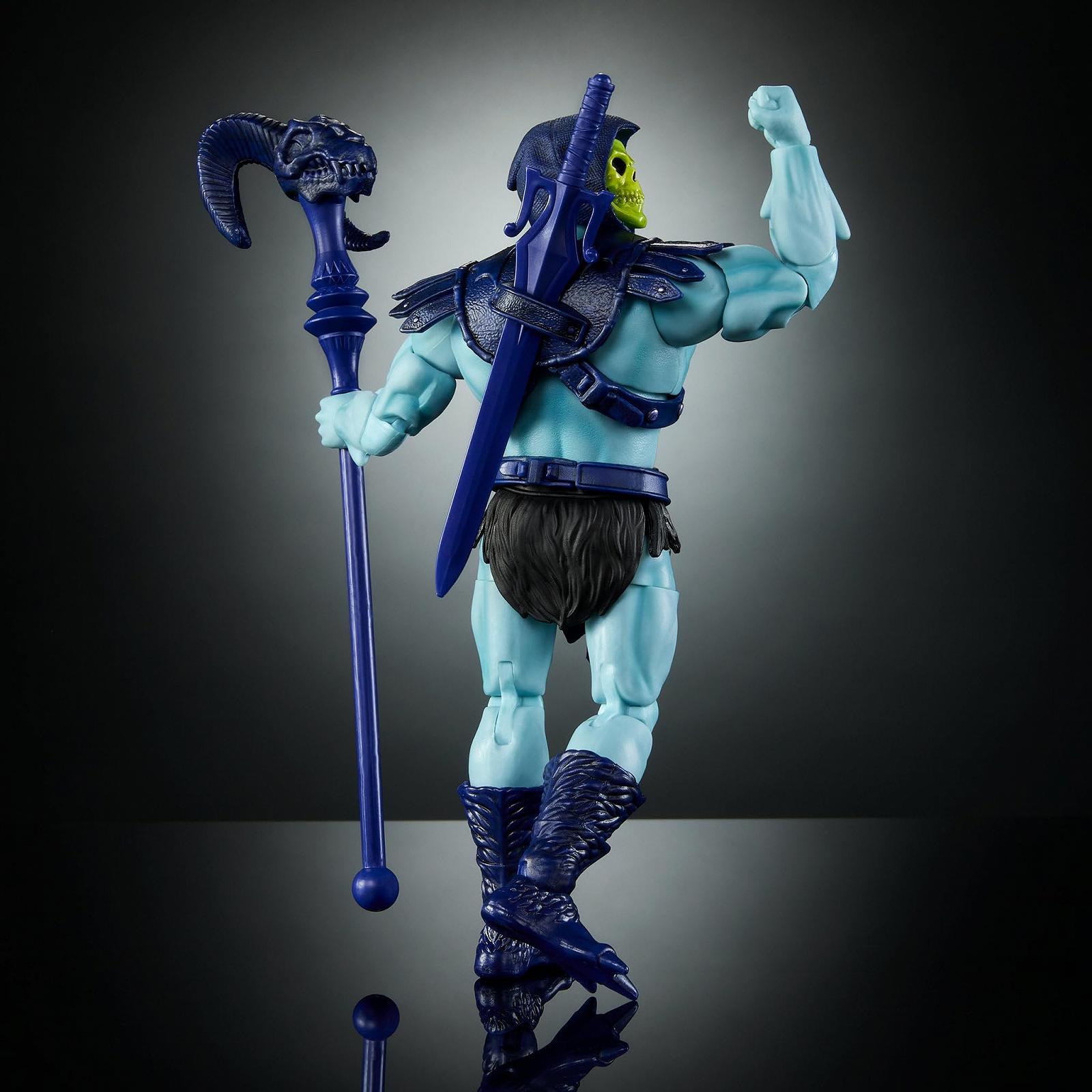 Экшн-фигурка Masters of the Universe Masterverse Skeletor Vintage Collection 18 см с аксессуарами (меч и посох) - сине-фиолетовая, фото №6