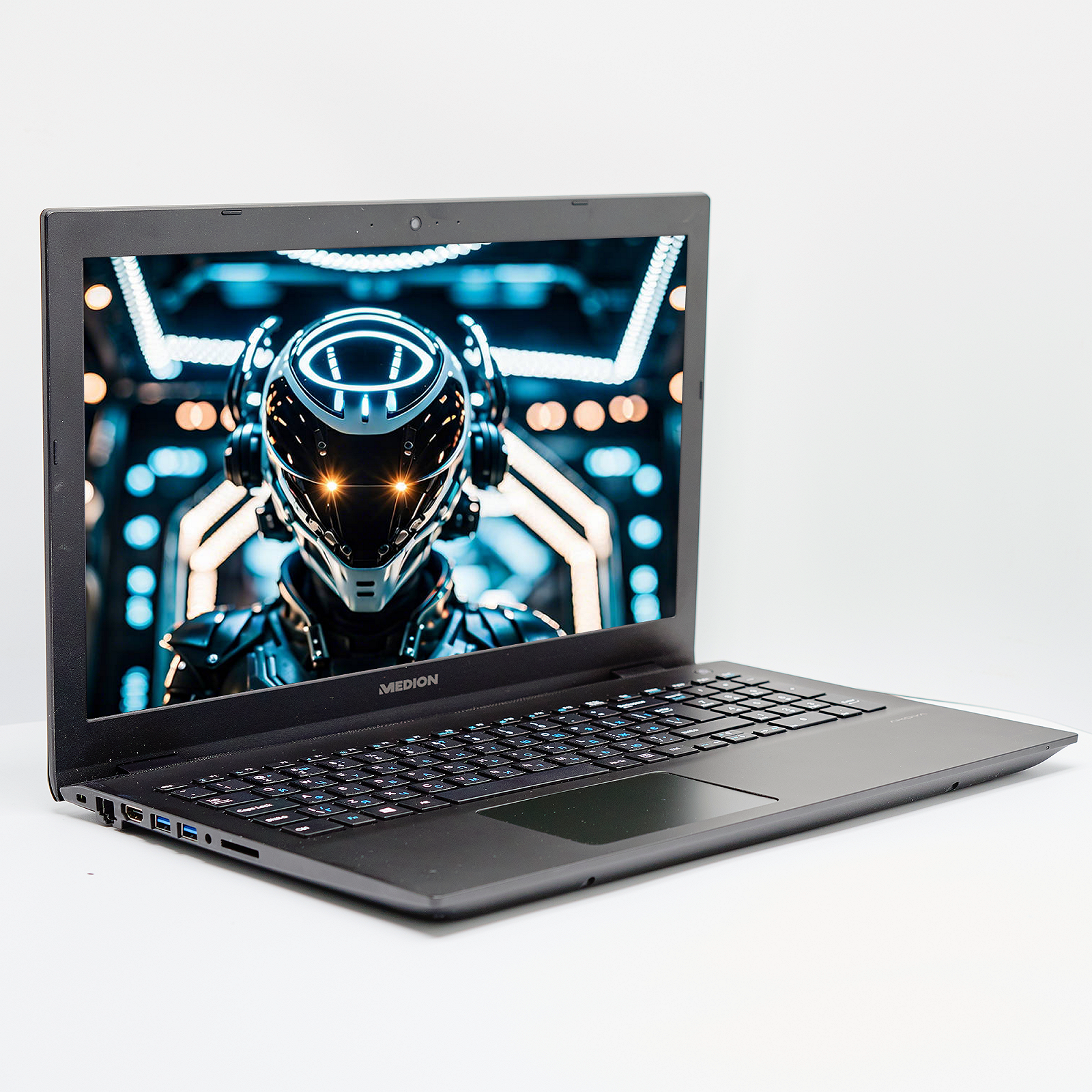 Ноутбук 15.6'' Medion (Lenovo Group) Akoya P6685 Intel Core i5-8250U RAM 8 ГБ SSD 256 ГБ + HDD 1 ТБ Nvidia GeForce б/в Win10 (4887), фото №3