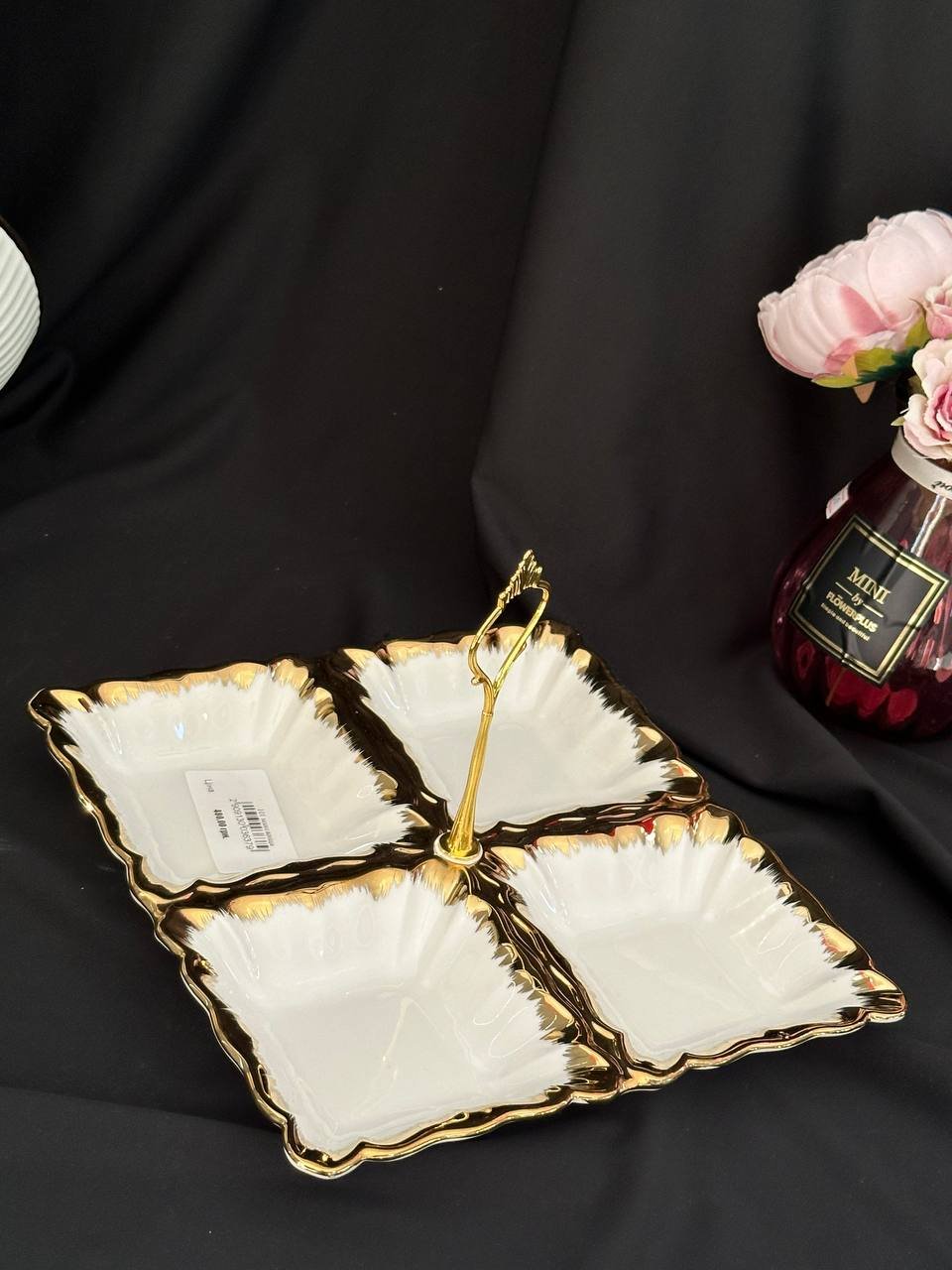 Менажниця біла порцелянова 4 секцій, фото №1