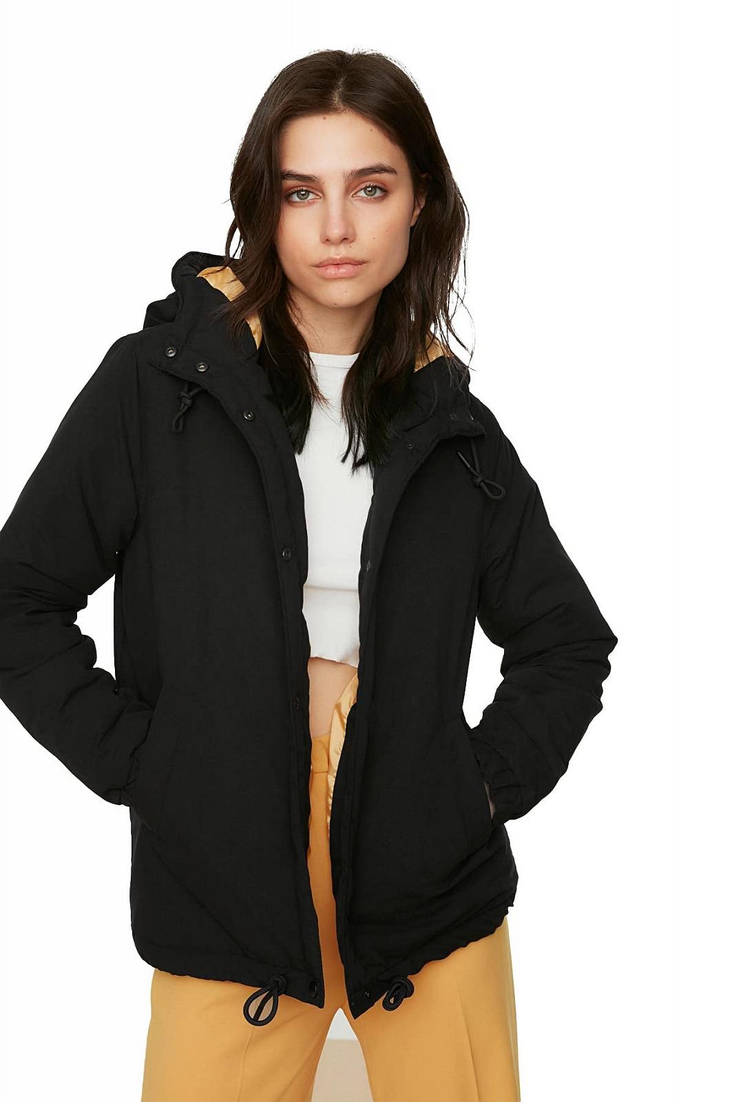 Куртка TRENDYOL Женская Черная С капюшоном, фото №1 Куртка TRENDYOL Женская Черная С капюшоном, фото №1