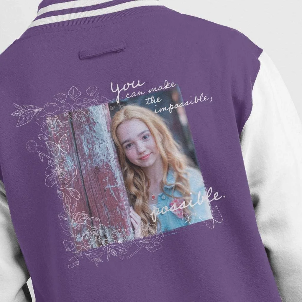 Детская куртка-бомбер All+Every Holly Hobbie You Can Make The Impossible Possible, фото №4 Детская куртка-бомбер All+Every Holly Hobbie You Can Make The Impossible Possible, фото №4