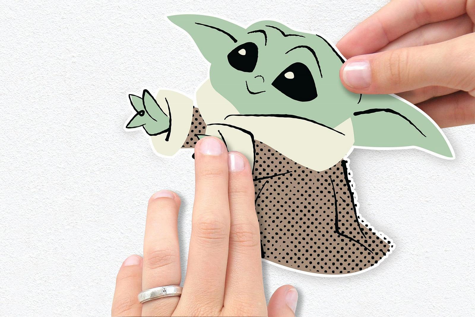 Наклейка на стену Komar Star Wars The Mandalorian Grogu Sunshine 50 x 70 см Коричневая Зеленая, фото №3