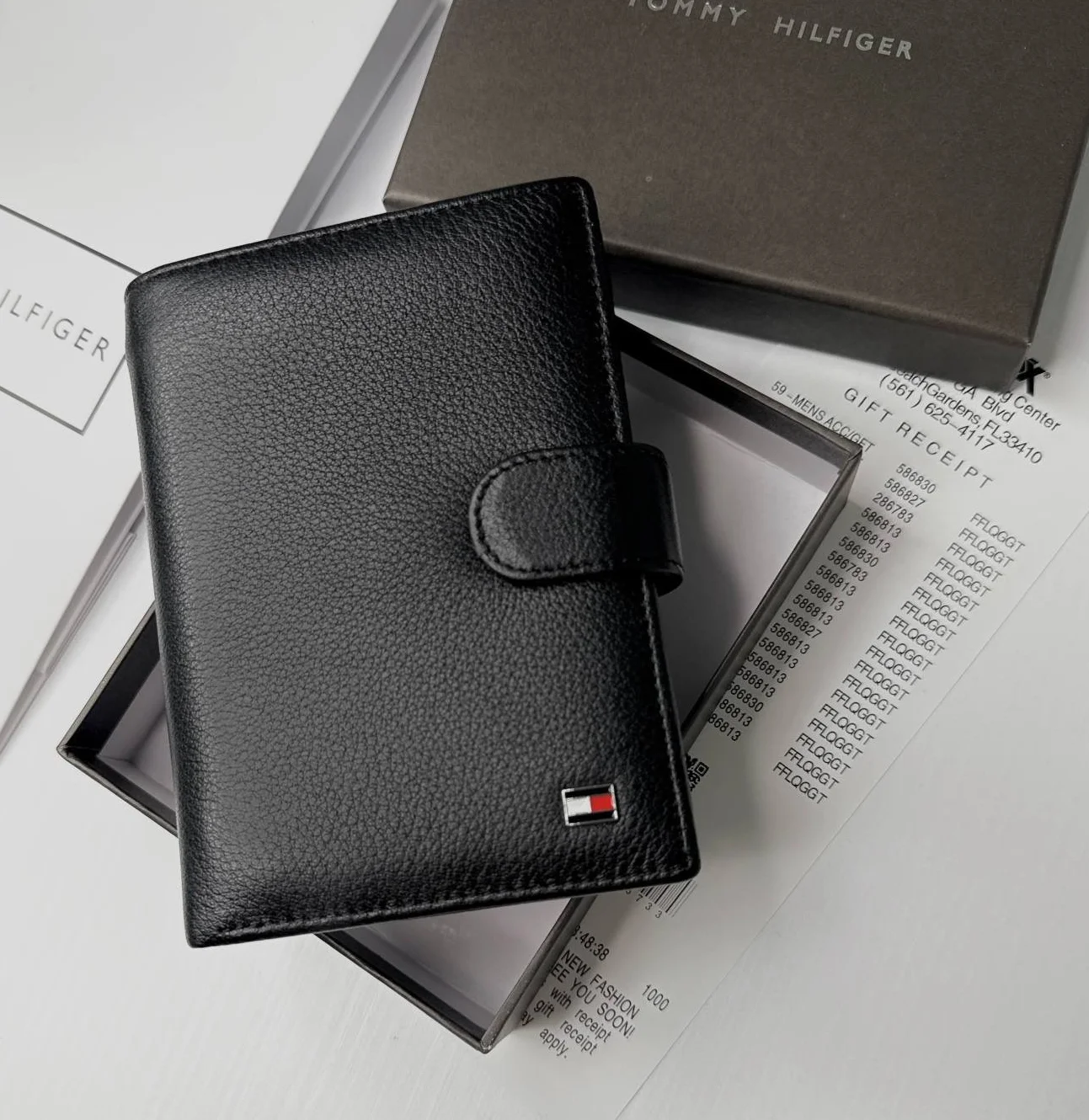 Мужской портмоне кожаный вертикальный на кнопке Tommy Hilfiger, фото №1