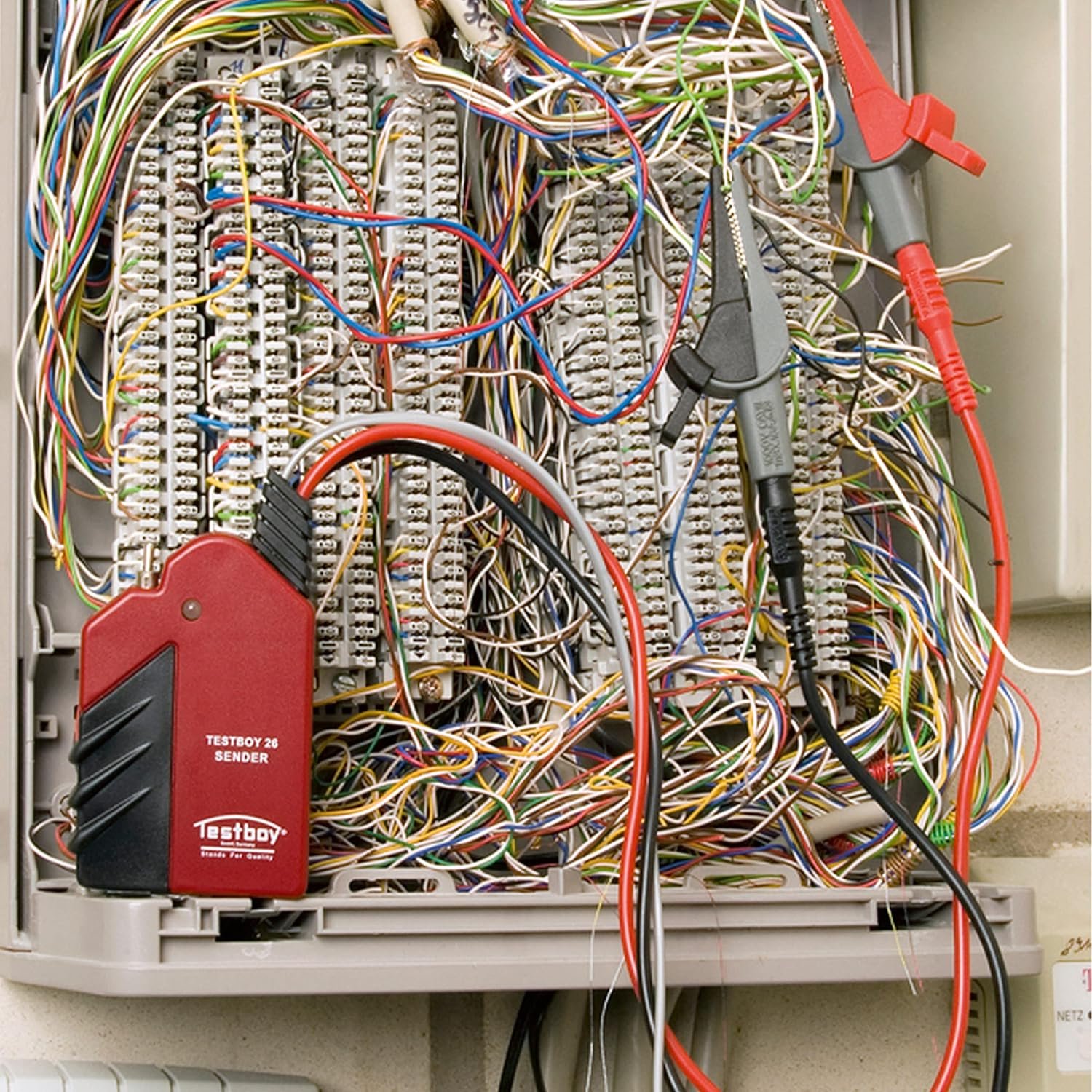 Тестер-локатор кабелей Testboy 26 / LED-фонарь / Красный, фото №4 Тестер-локатор кабелей Testboy 26 / LED-фонарь / Красный, фото №4