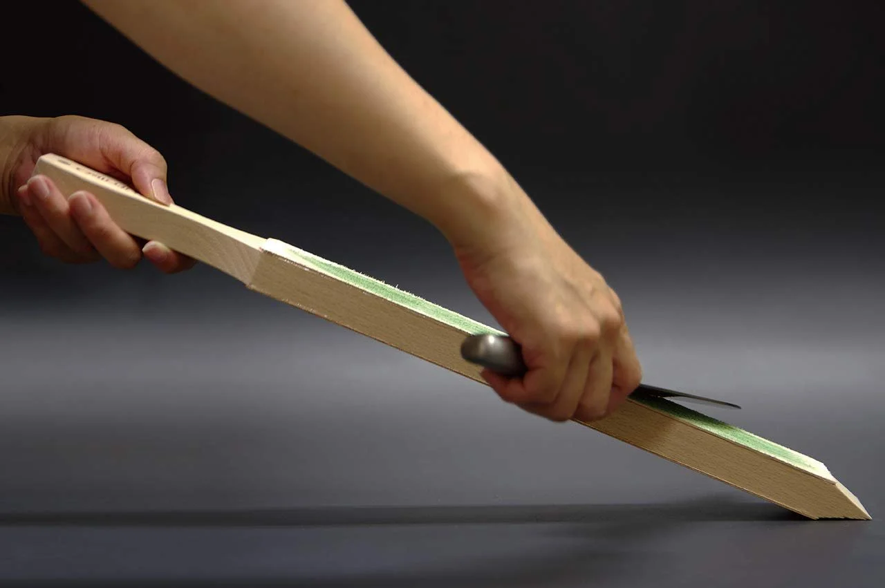 Набор для шлифовки и полировки Suehiro Japanese Sanding Set кожаный 48.5 см с пастой ГОИ для кухонных ножей, фото №5