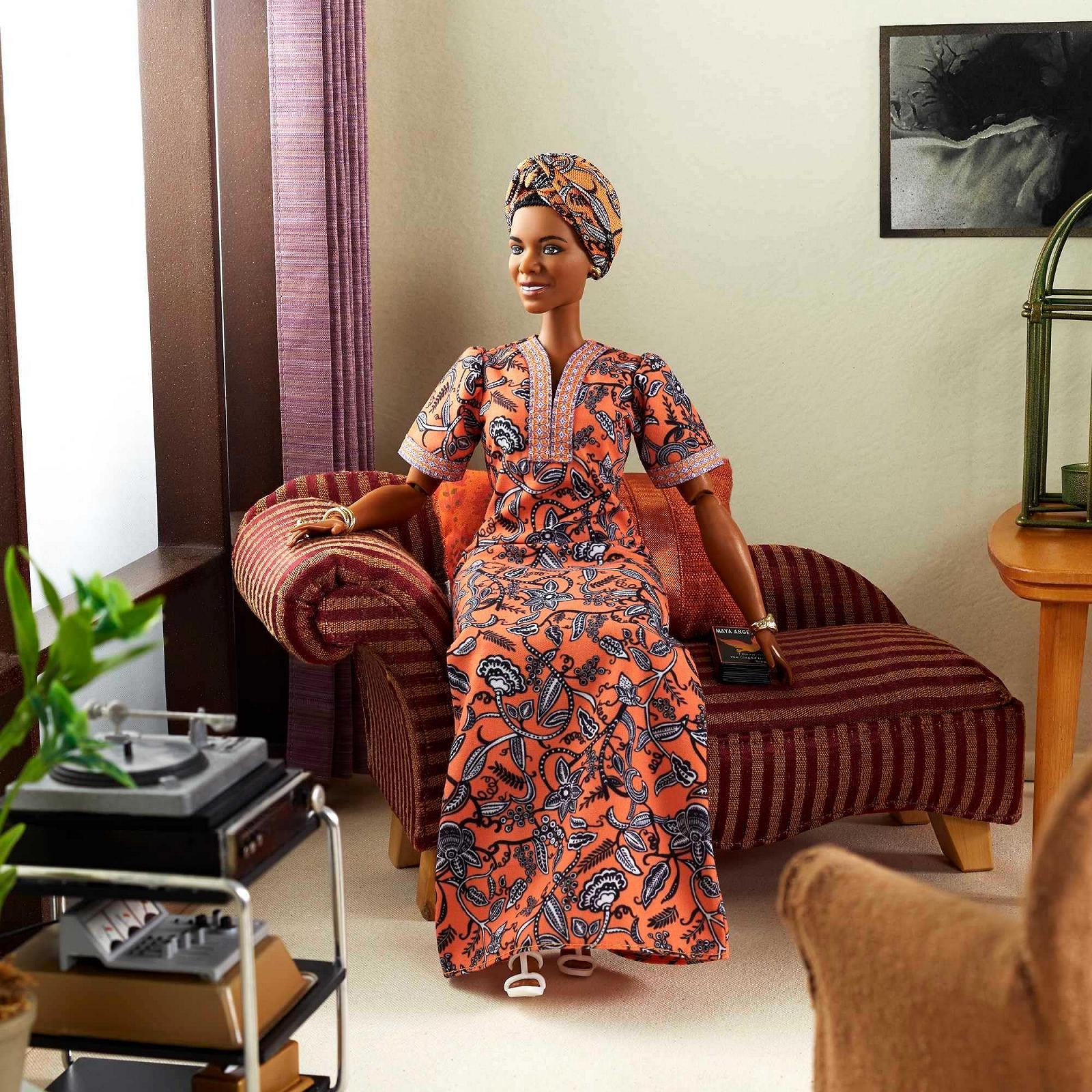 Кукла Barbie GXF46 Inspiring Women Maya Angelou (около 30 см) с платьем, подставкой и сертификатом подлинности, фото №4