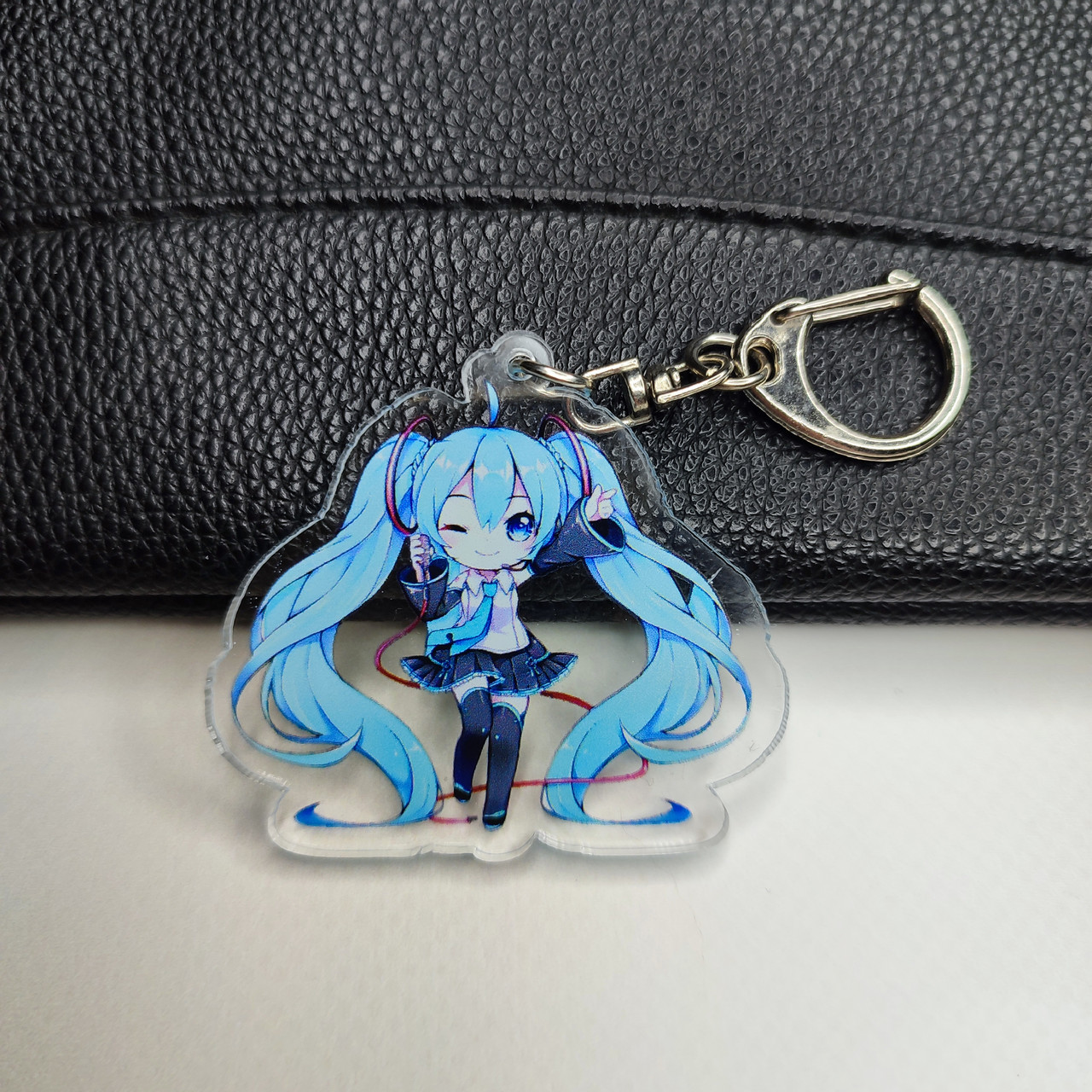 Акриловый брелок Мику Хацунэ Miku, фото №2 Акриловый брелок Мику Хацунэ Miku, фото №2