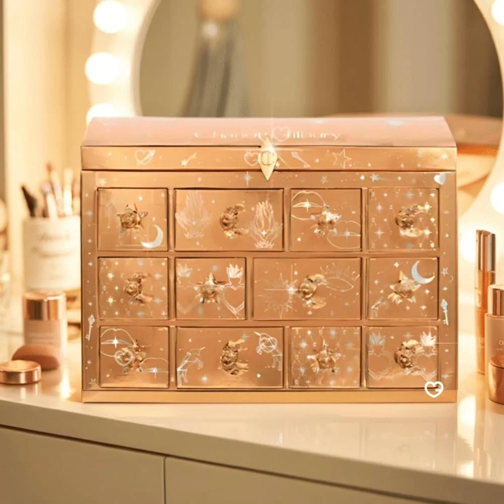 Адвент-календарь Charlotte Tilbury Charlotte's Beauty Treasure Chest 2025 Limited Edition, фото №2