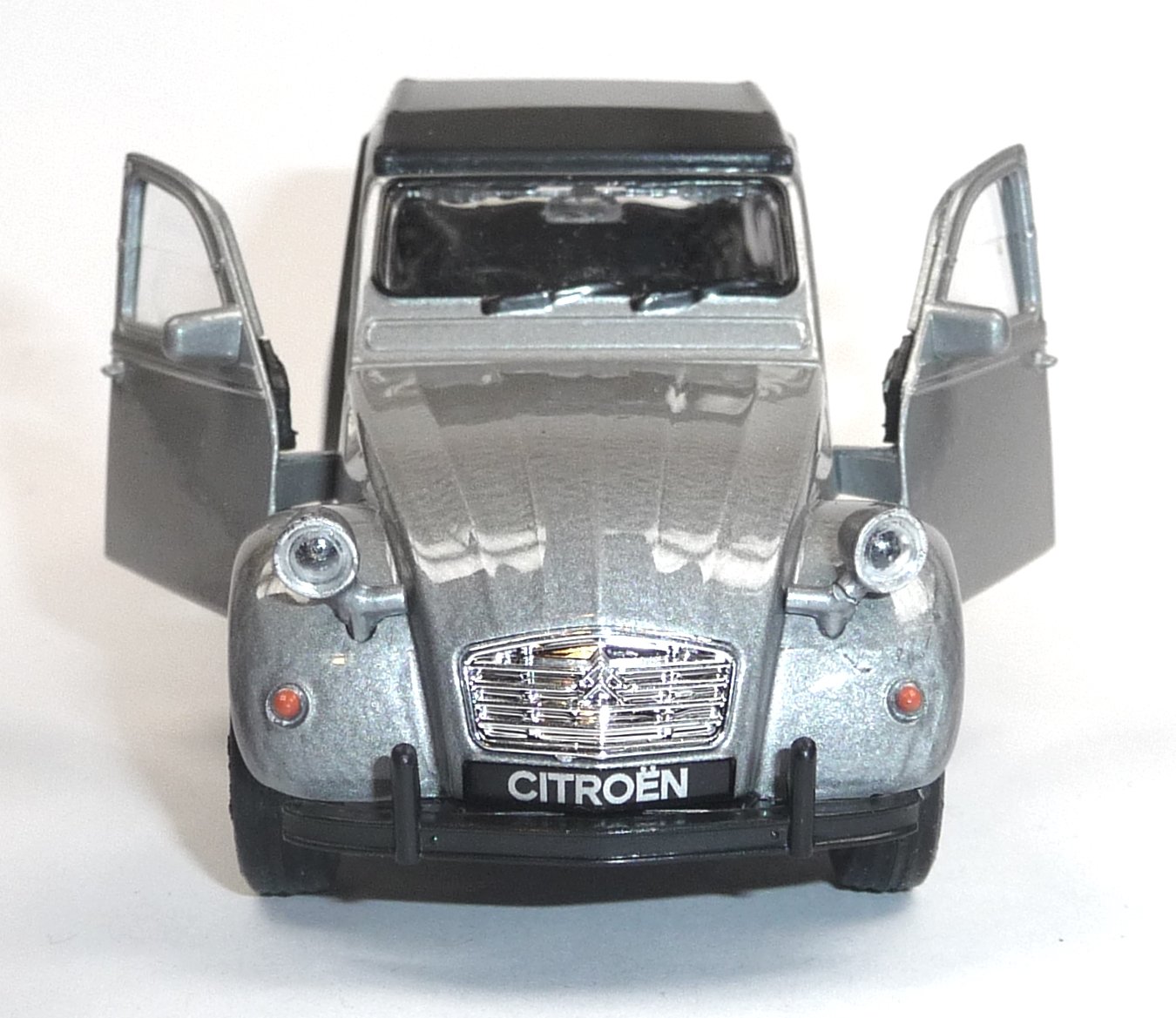 Модельный автомобиль Schnäppchenmarkt 111 Compatible Citroen 2CV Injection Moulded Silver Closed, фото №4