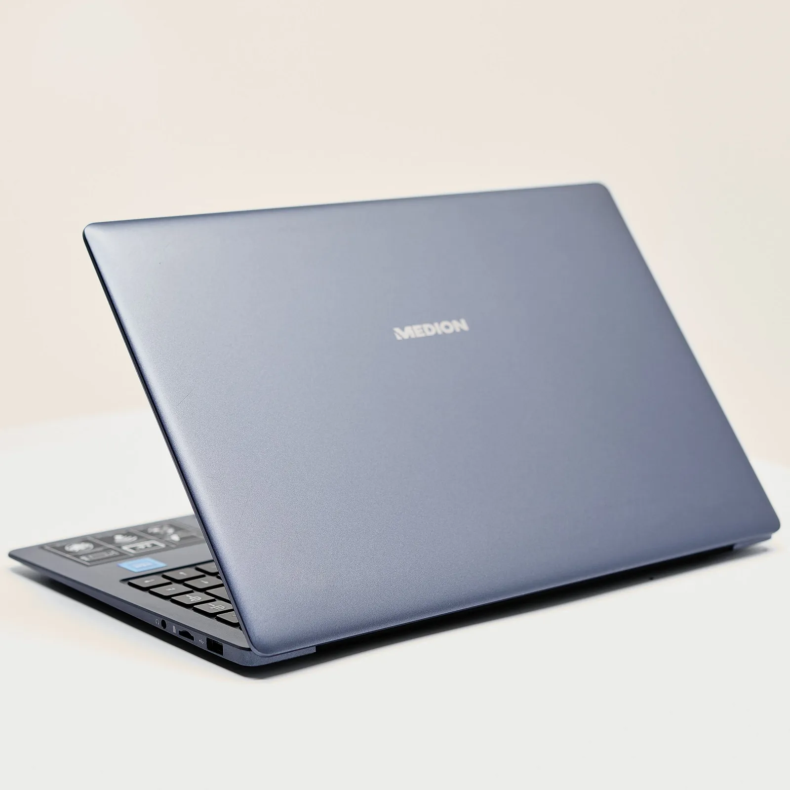 Ноутбук 14" Medion (Lenovo Group) Akoya E14223 | 10-е покоління Intel Celeron N4120 | RAM DDR4 8 ГБ | eMMC 128 ГБ | Intel UHD Graphics 600 | АКБ до 9 годин | Wi-Fi 5.0 | Bluetooth 5.1 | Win11 (5107), фото №4