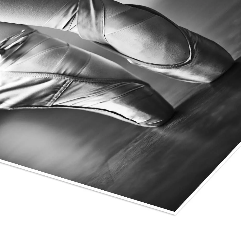 Постер Feet of a Dancer 70 x 100 см Черно-белый, фото №3