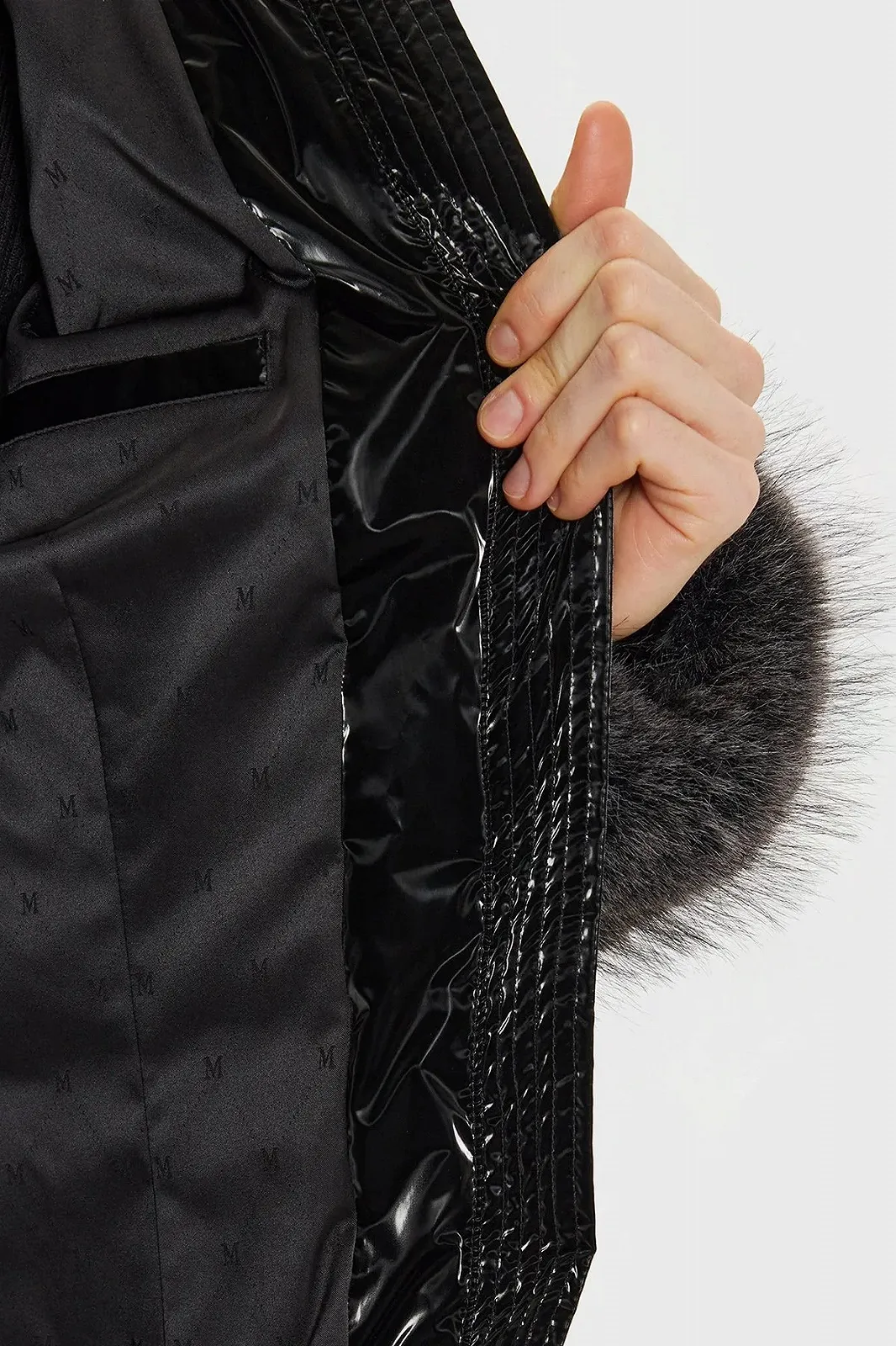 Жіноча куртка Guess by Marciano Janis Чорний - 42, фото №4 Жіноча куртка Guess by Marciano Janis Чорний - 42, фото №4