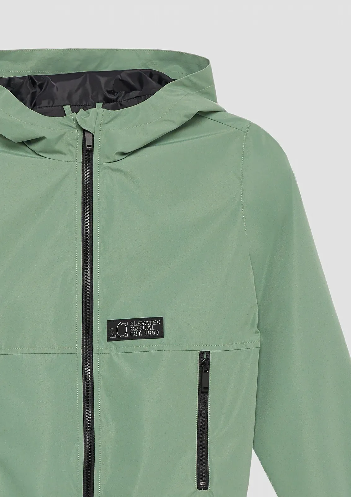 Легкая куртка s.Oliver с капюшоном и контрастными деталями, фото №3 Легкая куртка s.Oliver с капюшоном и контрастными деталями, фото №3