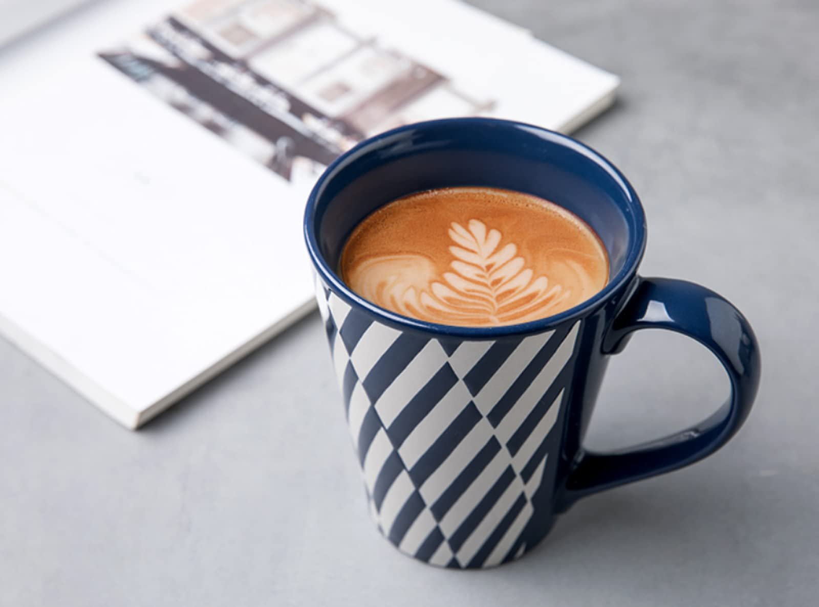 Чашка Tassen Керамічна кавова з ложкою, блакитні смужки, 450 мл, фото №3