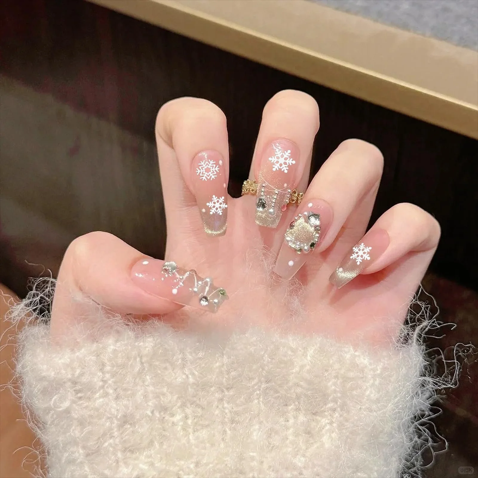 Подвески для ногтей Снежинки 150 штук Рождественские украшения для ногтей Металлические белые снежинки Украшения для ногтей Аксессуары для женщин Девушек Маникюр Дизайн DIY Поделки, фото №6