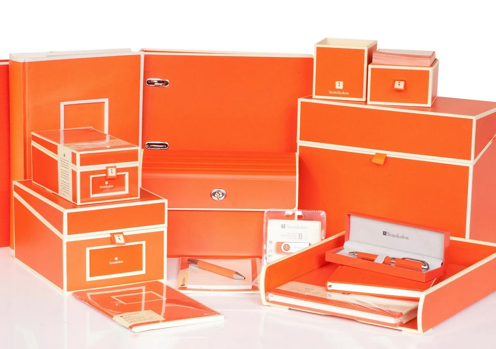 Фотоальбом Semikolon Classic Medium 21.6 x 25.5 см, 80 страниц, кремовый для 160 фотографий, оранжевый, фото №2 Фотоальбом Semikolon Classic Medium 21.6 x 25.5 см, 80 страниц, кремовый для 160 фотографий, оранжевый, фото №2