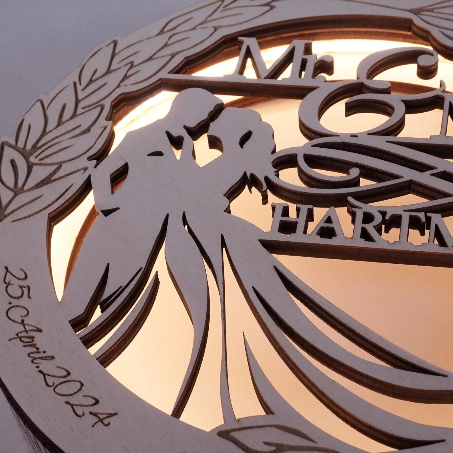 Настільна лампа "Mr. & Mrs." персоналізована дерев'яна USB, фото №3