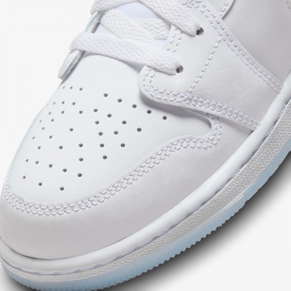 Кроссовки Nike Air Jordan 1 Low GS белые ледяной синий блестящий Swoosh, размер 39, фото №6