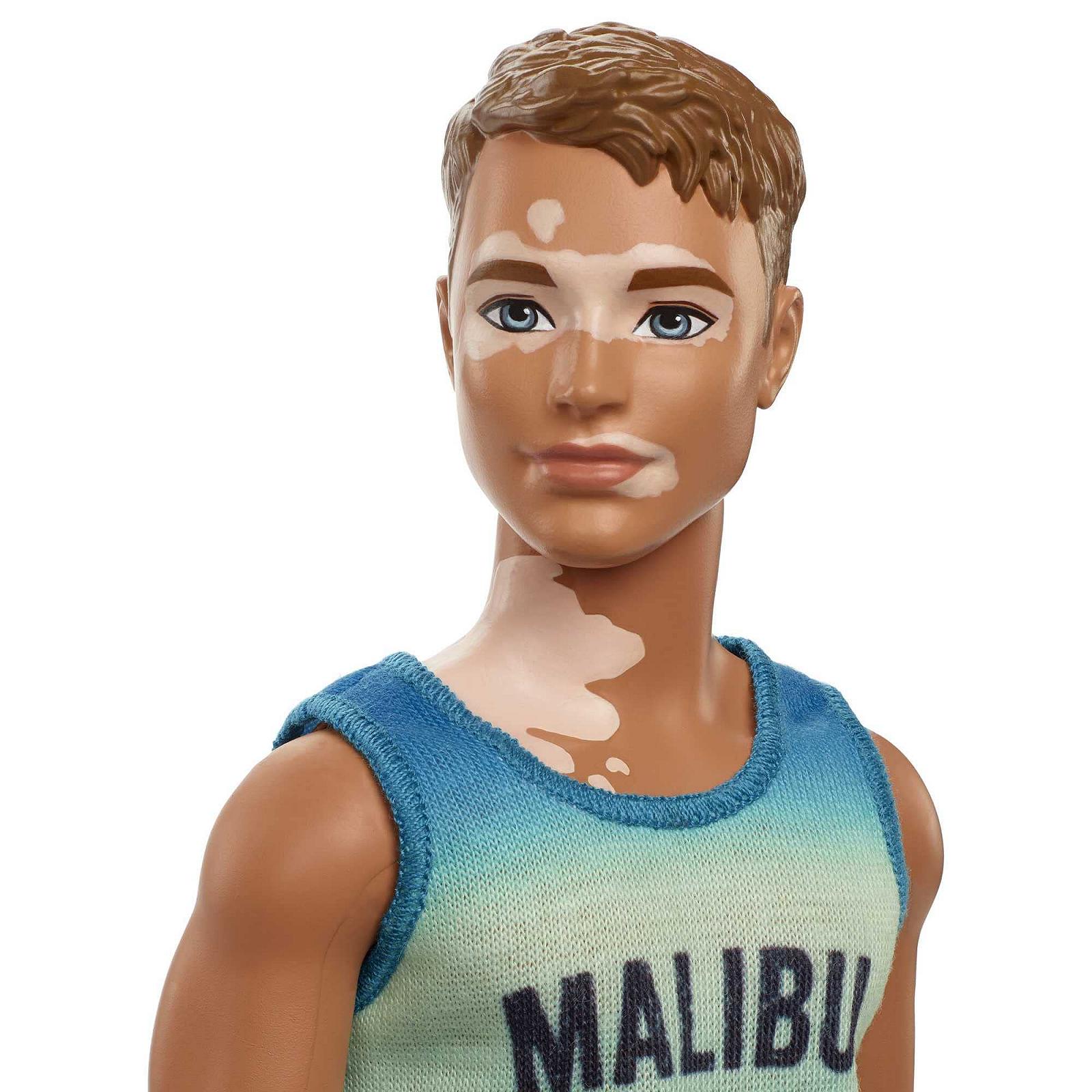Кукла Barbie Fashionistas Ken С витилиго Майка Malibu Розовые шорты Бирюзовые сандалии HBV26, фото №3 Кукла Barbie Fashionistas Ken С витилиго Майка Malibu Розовые шорты Бирюзовые сандалии HBV26, фото №3