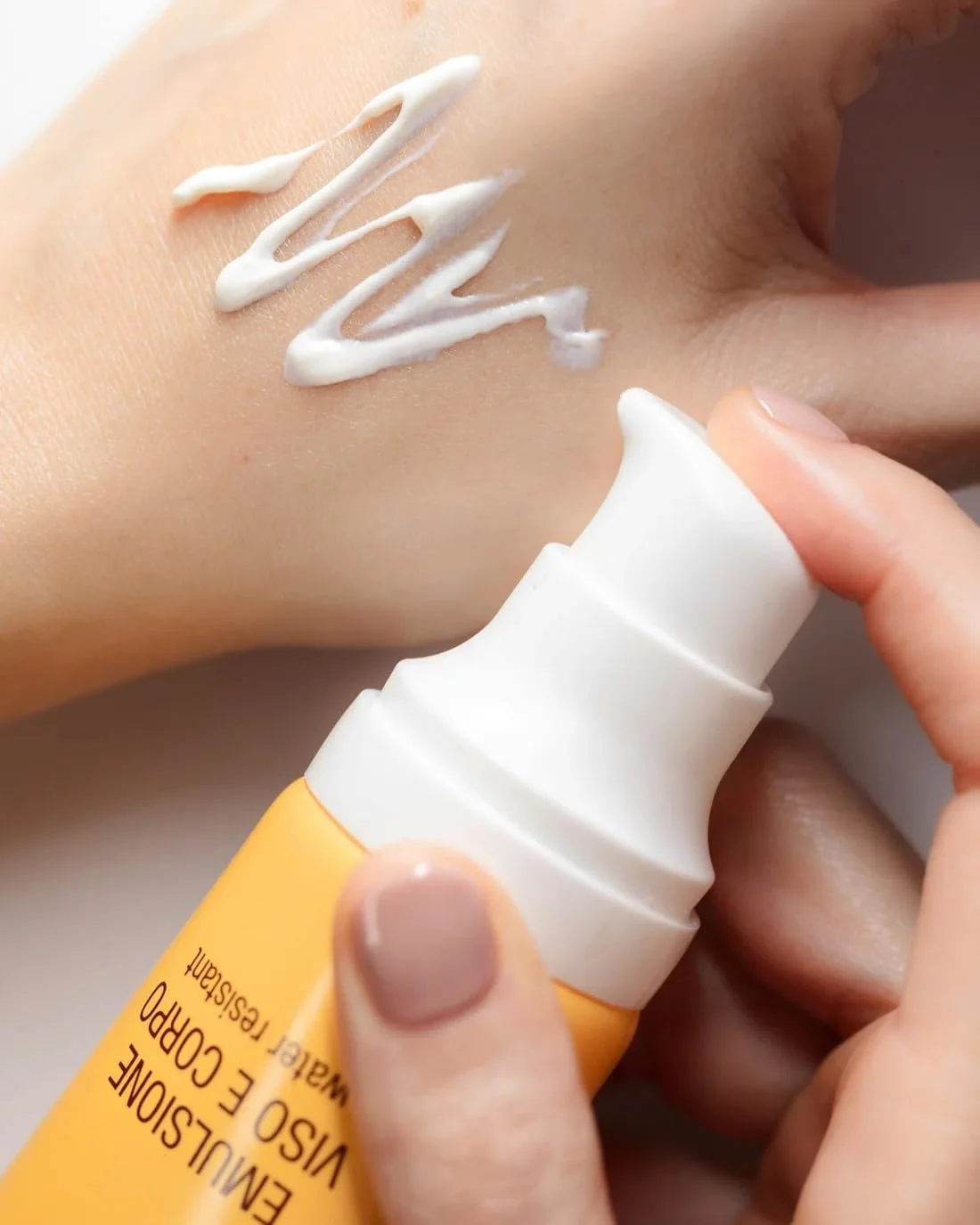 Крем для рук Therme Mediterranean Regenerating Anti-Stain Soothing 150 мл, фото №3