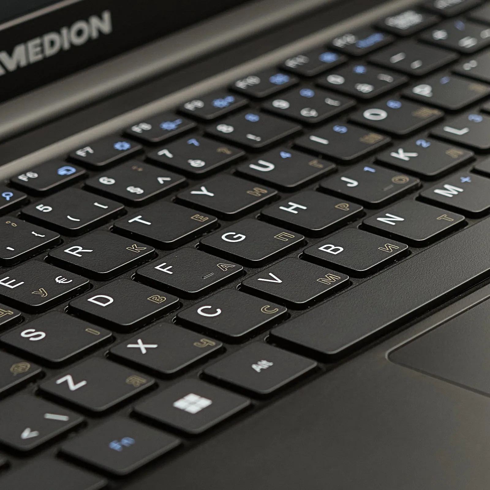 Ноутбук 14" Medion (Lenovo Group) Akoya E4251 | Чотириядерний Intel | RAM DDR4 8 ГБ | SSD 128 ГБ | Intel Graphics | Металевий корпус | Ультрабук | AKБ до 8 годин | Win10 (5103), фото №2