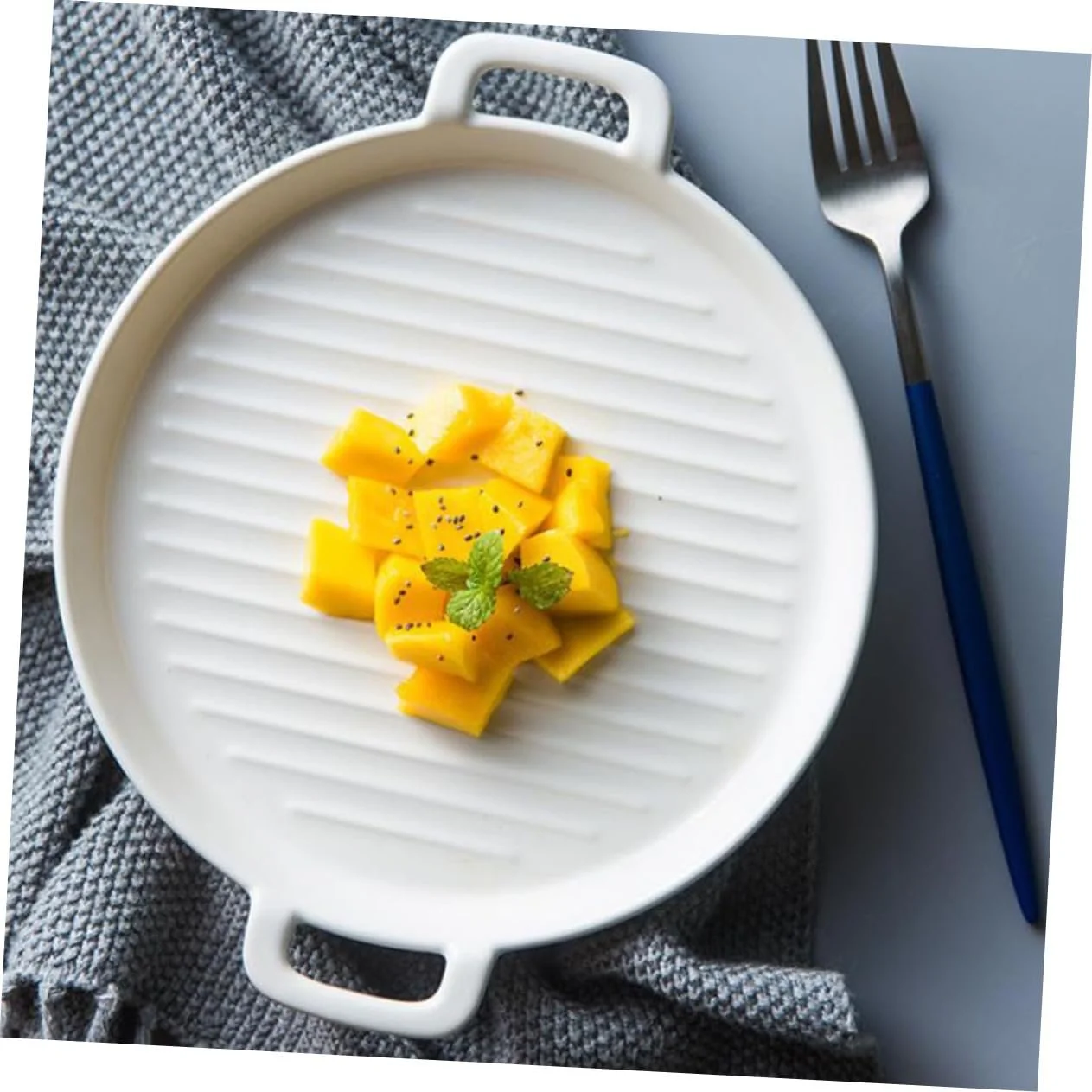 Форма для запекания Nordic керамическая круглая со смужками с двойными ручками большая, фото №6 Форма для запекания Nordic керамическая круглая со смужками с двойными ручками большая, фото №6