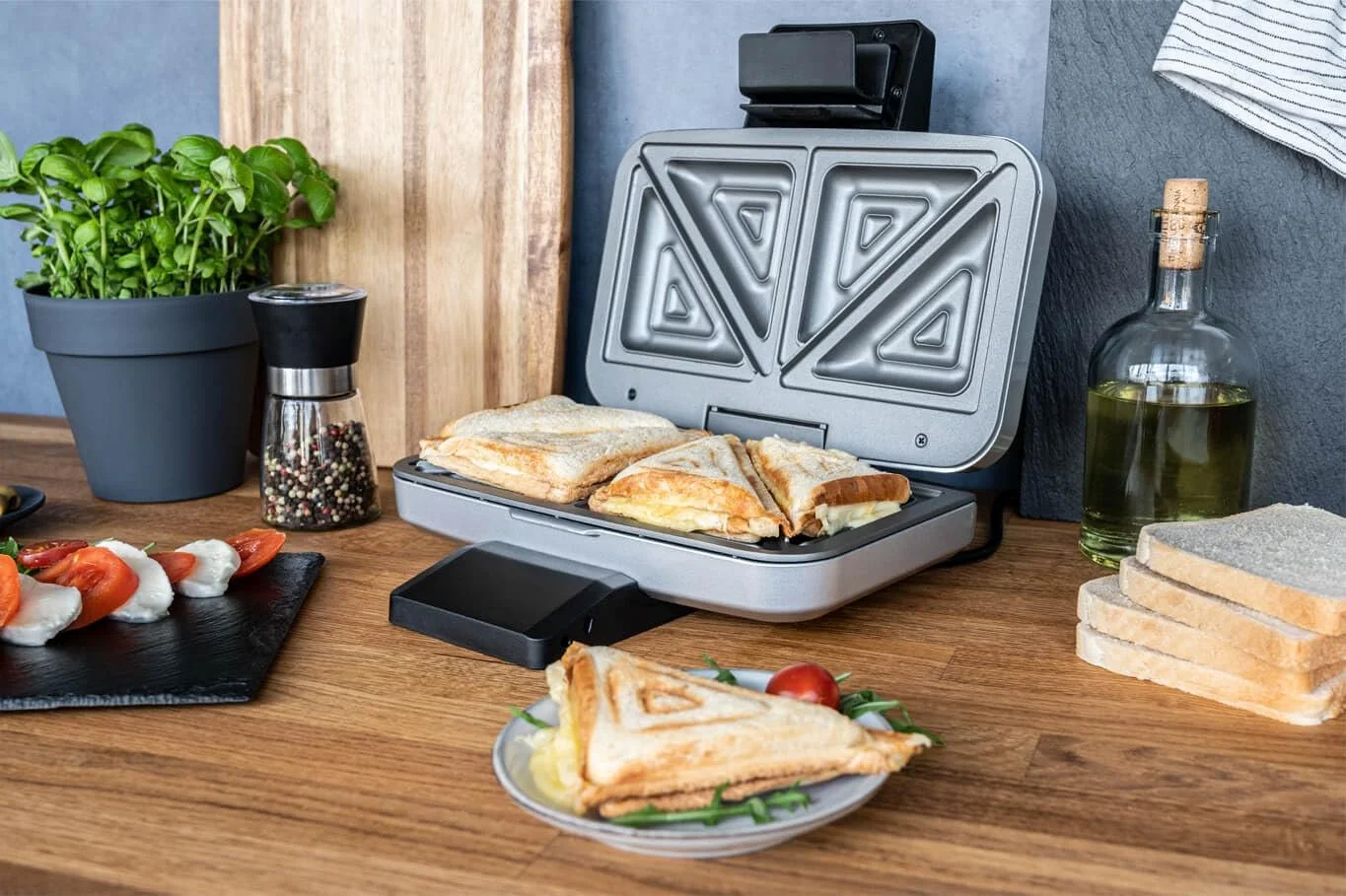Сэндвичница Cloer 6219, 900 Вт, для 2 диагонально разделенных тостов., фото №10 Сэндвичница Cloer 6219, 900 Вт, для 2 диагонально разделенных тостов., фото №10