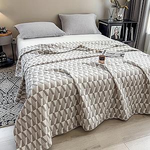 Одеяло LGYKUMEG Легкое Летнее, Мягкое и Дышащее Покрывало, 3-слойное Теплое Одеяло, Сделано из Мягкого Хлопка, Коричневое, 180 см x 220 см - Фото 1