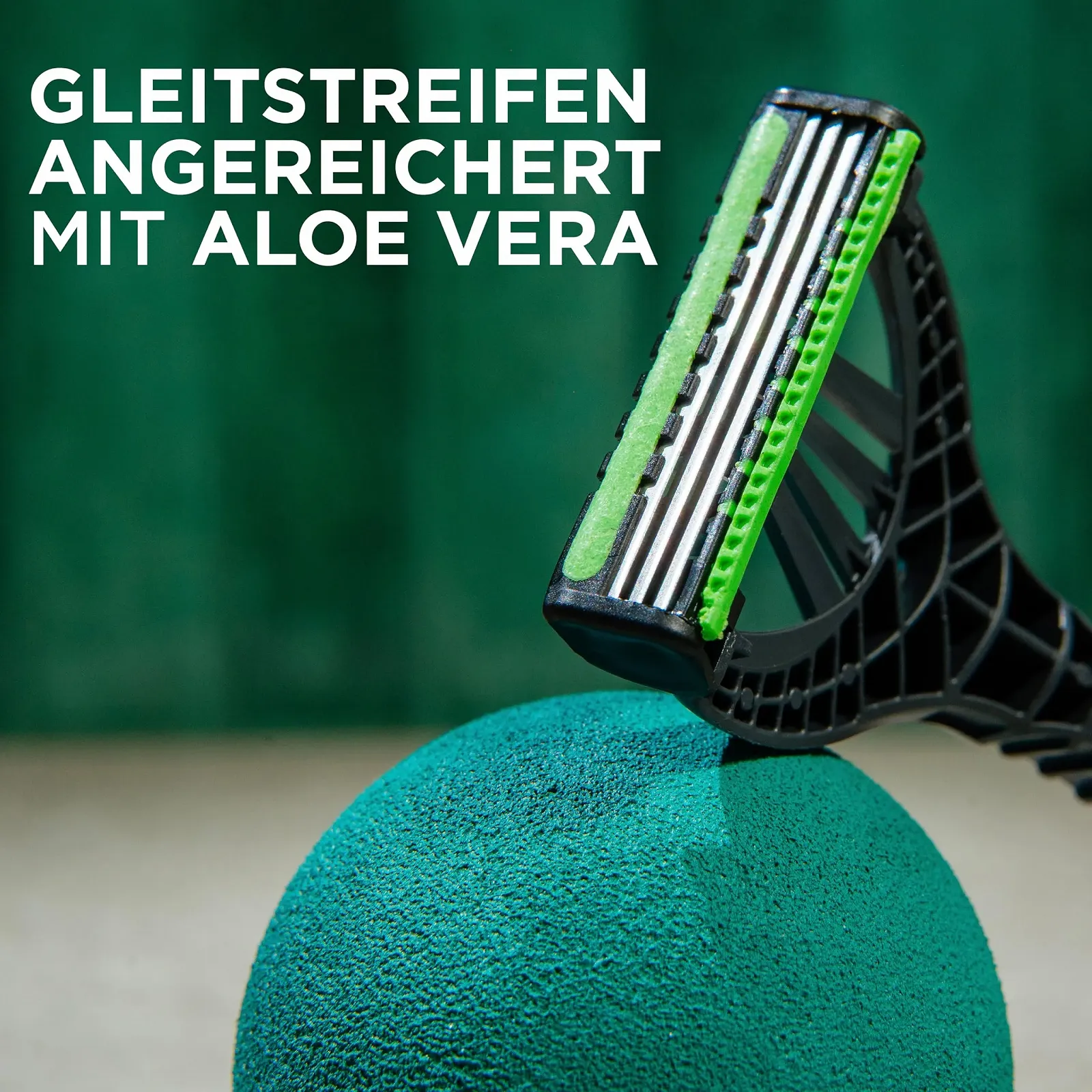 Одноразовые бритвы Wilkinson Sword Xtreme 3 Sensitive для мужчин 16 + 8 шт, фото №6 Одноразовые бритвы Wilkinson Sword Xtreme 3 Sensitive для мужчин 16 + 8 шт, фото №6