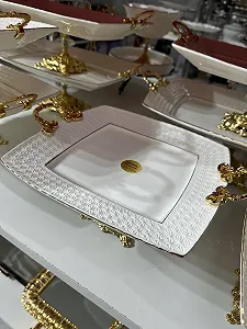 Купити Блюдо на золотій ніжці з золотими ручками 26х26 см Снігова Королева. - Фото 1 Блюдо на золотій ніжці з золотими ручками 26х26 см Снігова Королева. - Фото 1
