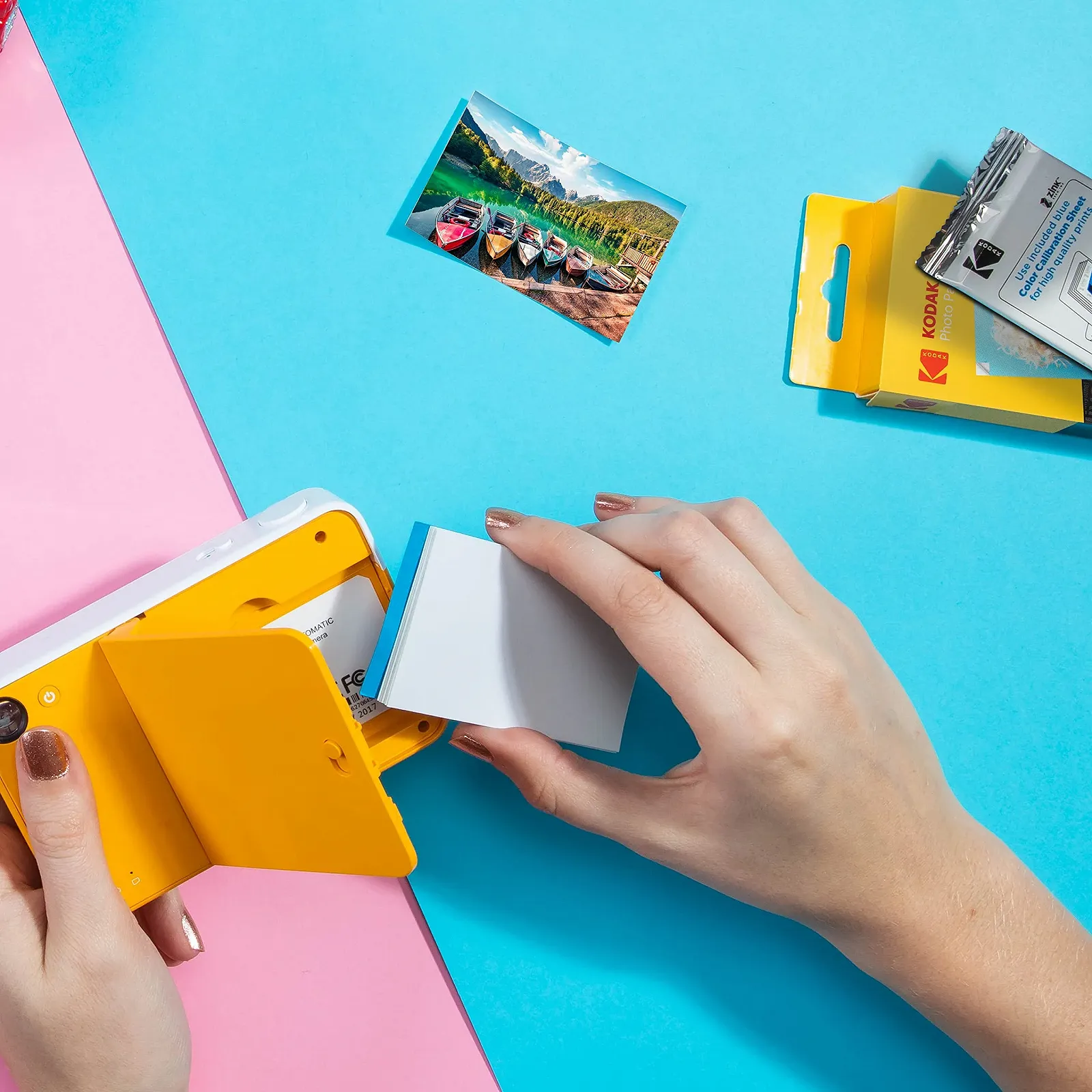 Цифровая фотокамера и принтер мгновенной печати Kodak Step Touch 13MP 3.5 Inch LCD White Travel Set, фото №7