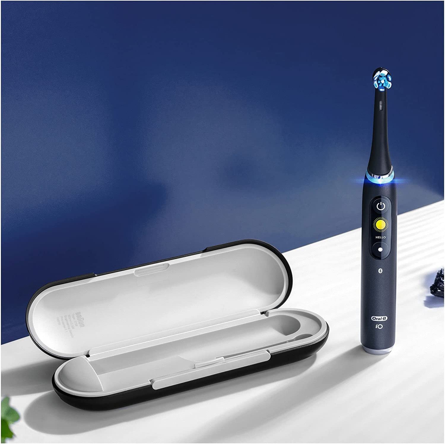 Зубная щетка электрическая Oral-B iO Series 9 с искусственным интеллектом, перезаряжаемая, 1 основное устройство, 1 насадка и 1 дорожный футляр, черная, фото №9