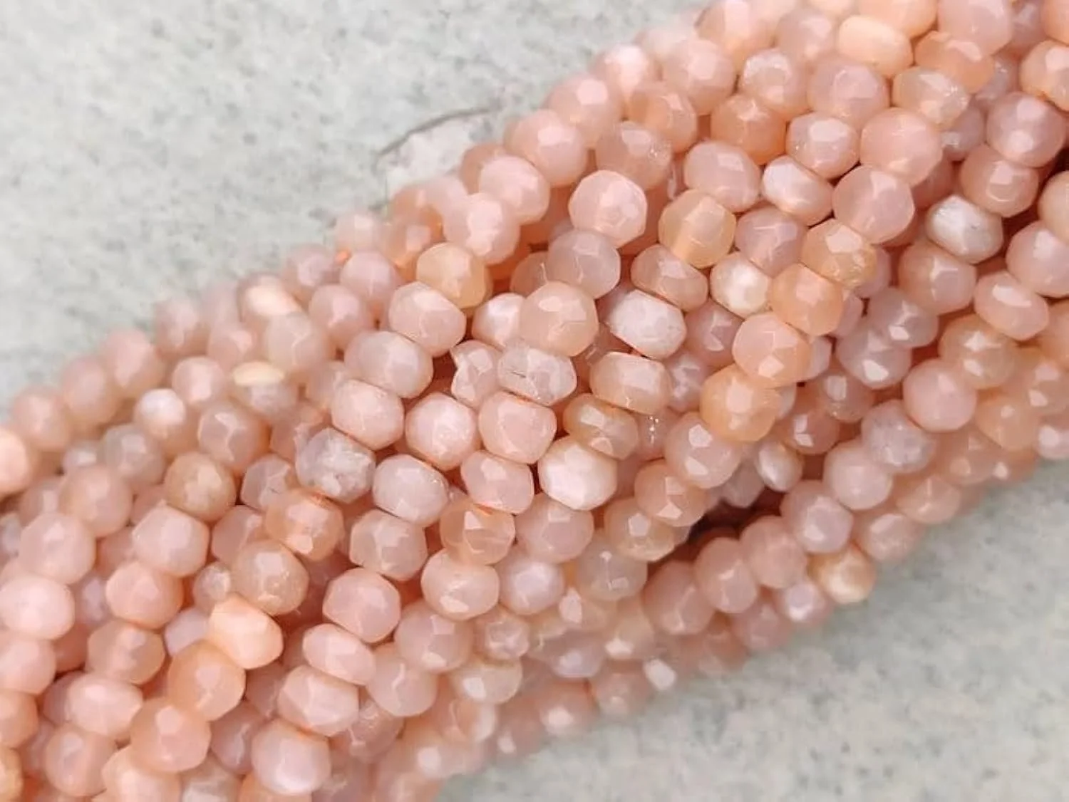 Бусины Лунный Камень Персиковый Круглые Граненые 3-3.5 мм, фото №1