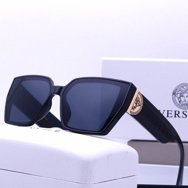 Сонцезахисні окуляри жіночі модні чорні Versace захист від сонця, фото №1 Сонцезахисні окуляри жіночі модні чорні Versace захист від сонця, фото №1