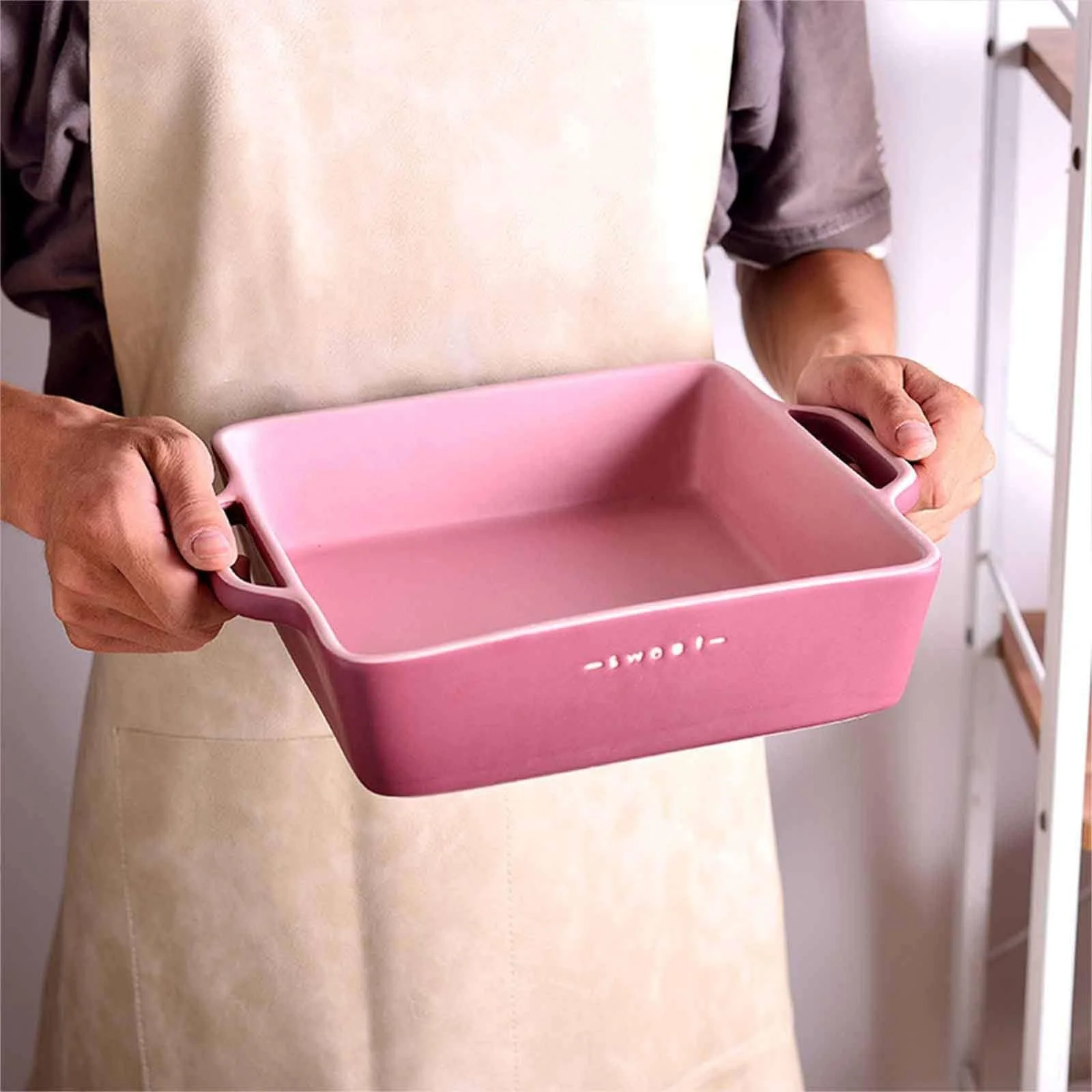 Форма для запекания керамическая квадратная с ручкой Pink Large, фото №3 Форма для запекания керамическая квадратная с ручкой Pink Large, фото №3