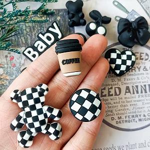 Джибітси Чорна любов панда, серце кохання Jibbitz прикраси для крокс аксесуари для Crocs прикраси на крокси декор для взуття набір 11 шт ціна на synthetic.ua - Фото 1 Джибітси Чорна любов панда, серце кохання Jibbitz прикраси для крокс аксесуари для Crocs прикраси на крокси декор для взуття набір 11 шт synthetic.ua - Фото 1