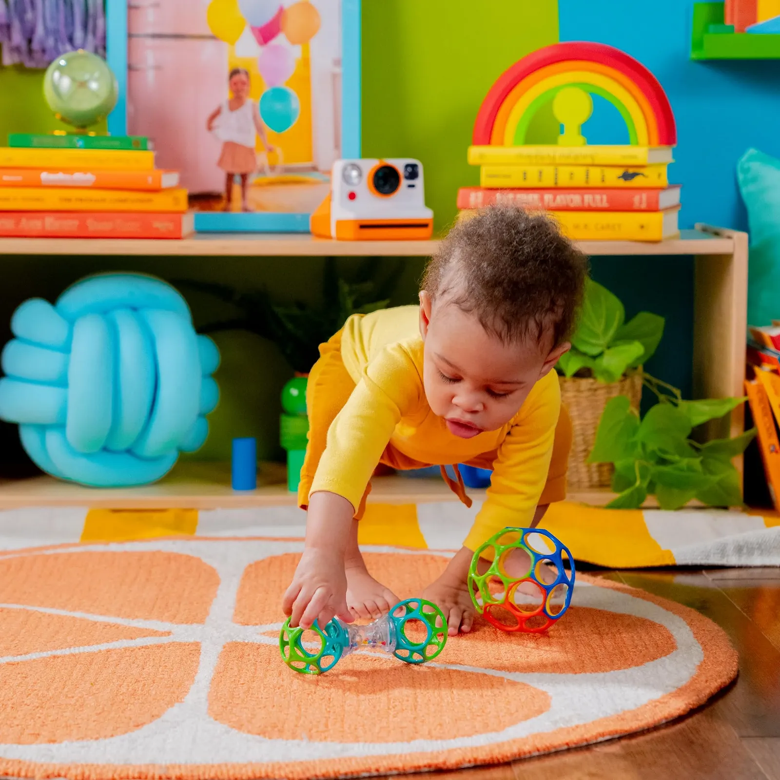 Набор игрушек Bright Starts Easy-Grasp Oball Bundle Gift Set - Grasp the Day, мяч и погремушка, 2 шт., без BPA, унисекс, для новорожденных+, фото №3